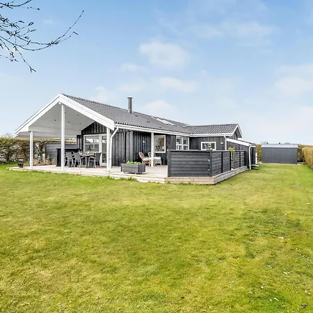 3 Bedroom Cozy In Prázdninový dům *